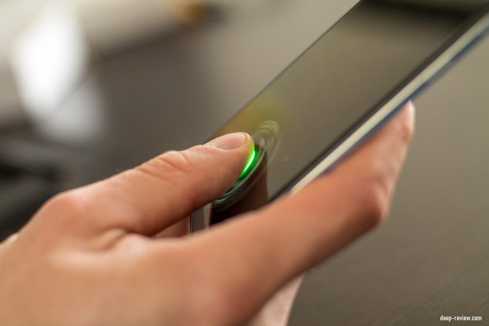 как работает сканер отпечатка пальцев в Galaxy A50?