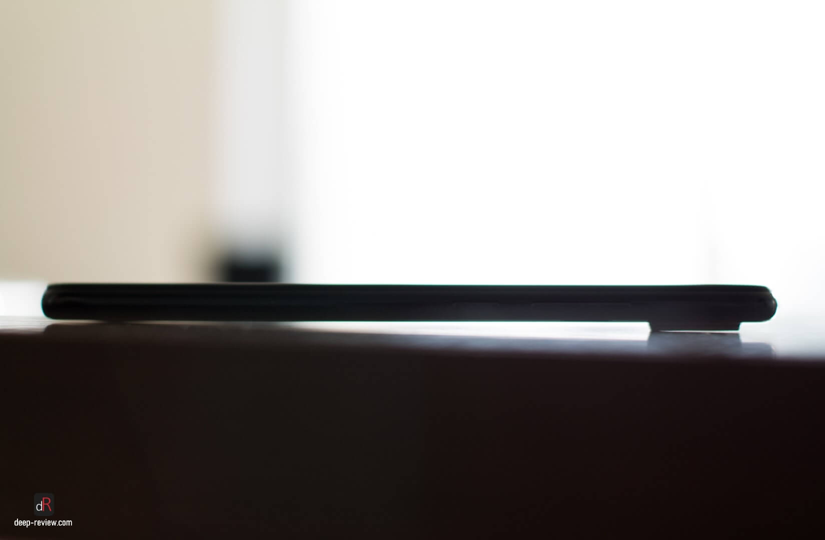 Камера защищает стеклянную спинку Redmi Note 7