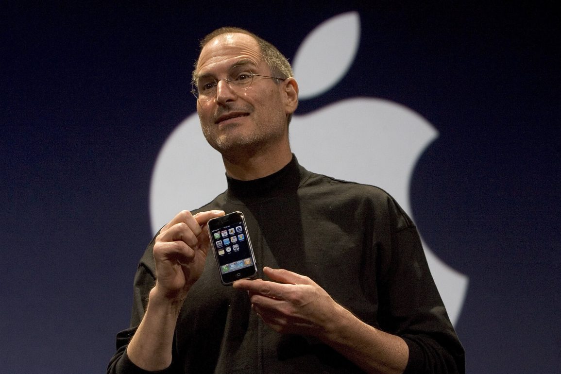 первый iPhone мог выйти с экраном, прикрытым пластиком вместо стекла