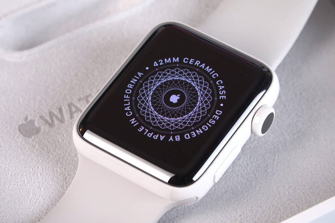 новые часы Apple Watch будут из керамики и титана