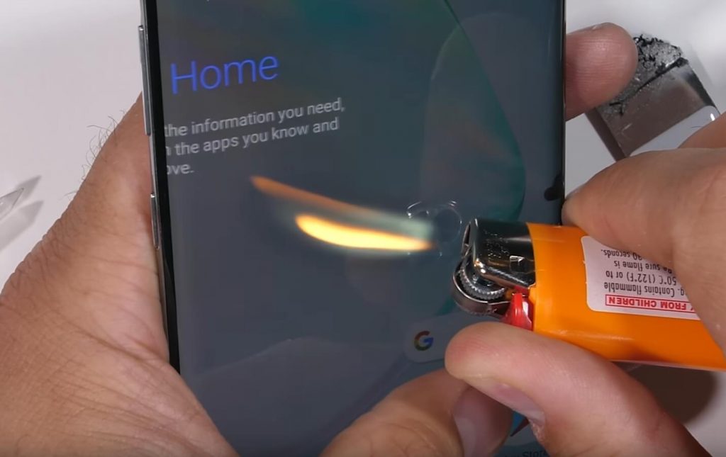 как экран Galaxy Note 10 противостоит огню