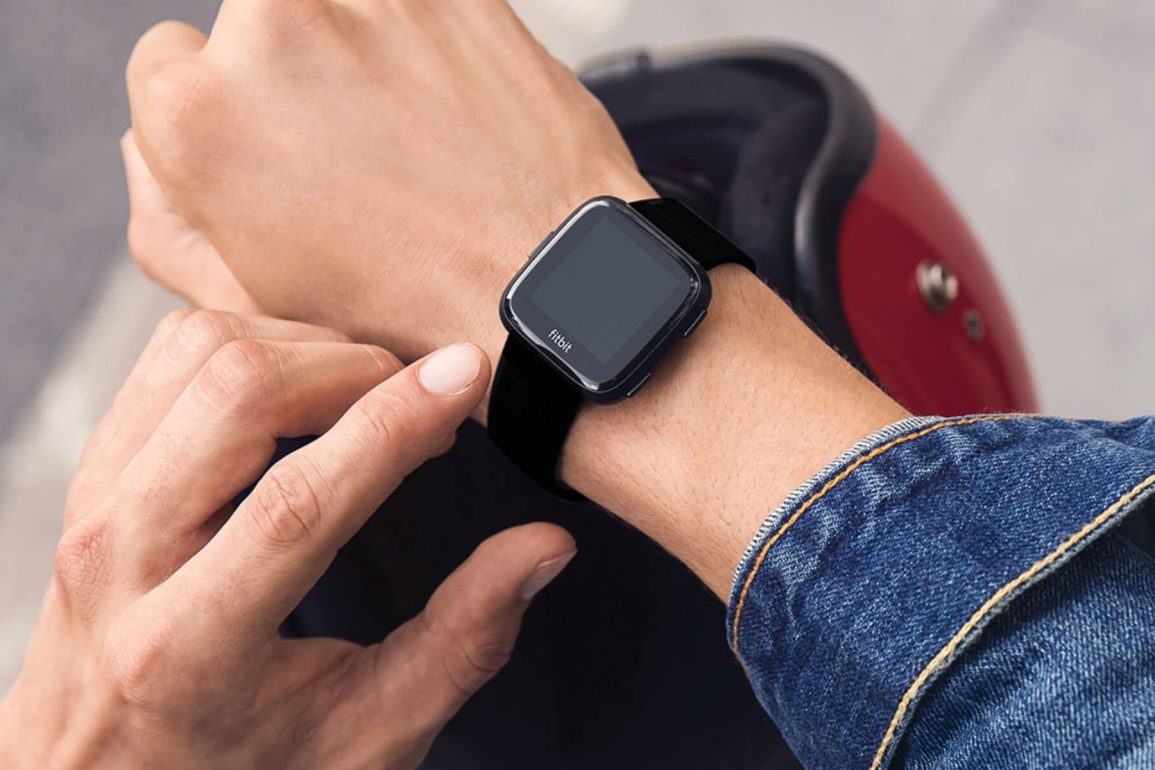 Fitbit готовит новые смарт-часы Fitbit Versa 2