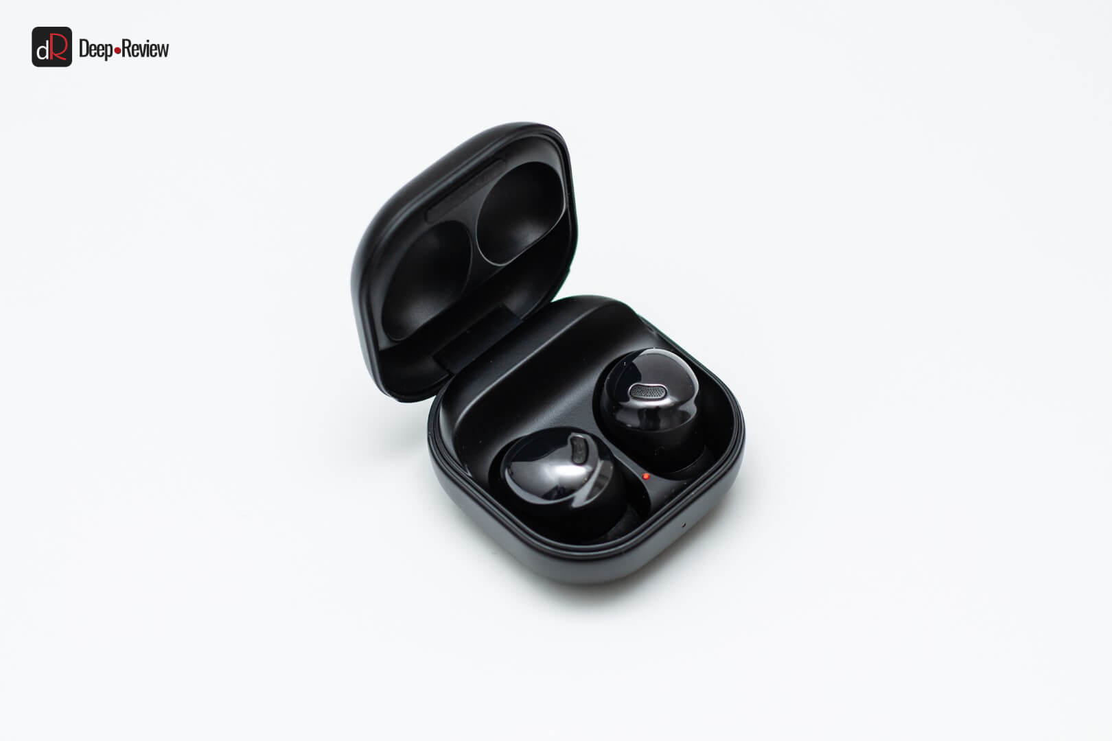 Наушники buds 3 pro обзор. Samsung Galaxy Buds Pro амбушюры. Амбушюры для наушников Redmi Buds 3. Индикатор на кейсе от наушников Buds. Наушник не фиксируется в кейсе